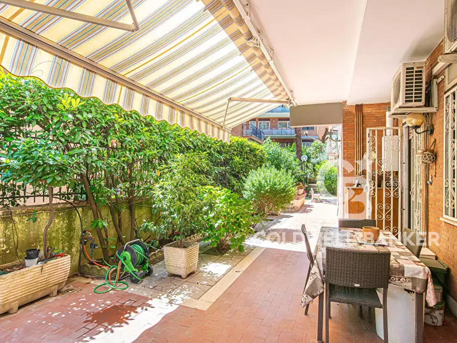 Immagine 25 di Appartamento in vendita  in Via Renato Fucini 200 a Roma