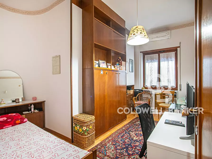 Immagine 26 di Appartamento in vendita  in Via Renato Fucini 200 a Roma