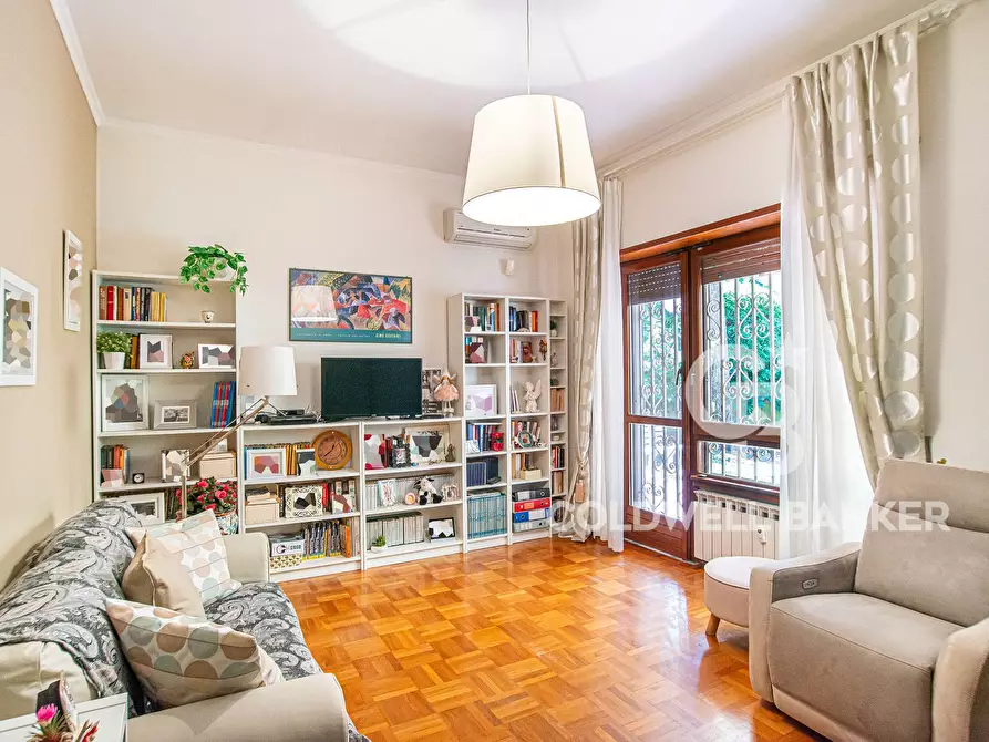 Immagine 32 di Appartamento in vendita  in Via Renato Fucini 200 a Roma