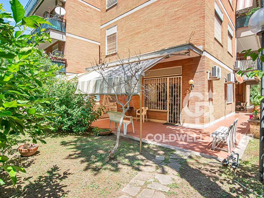 Immagine 37 di Appartamento in vendita  in Via Renato Fucini 200 a Roma