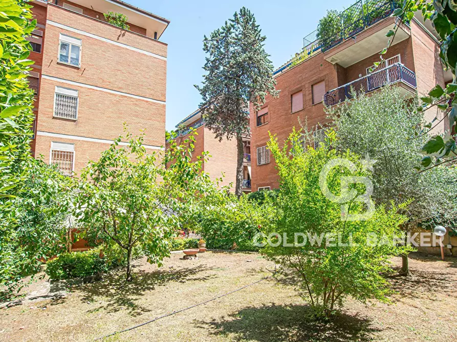 Immagine 39 di Appartamento in vendita  in Via Renato Fucini 200 a Roma