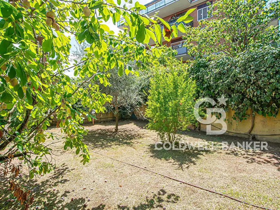 Immagine 40 di Appartamento in vendita  in Via Renato Fucini 200 a Roma