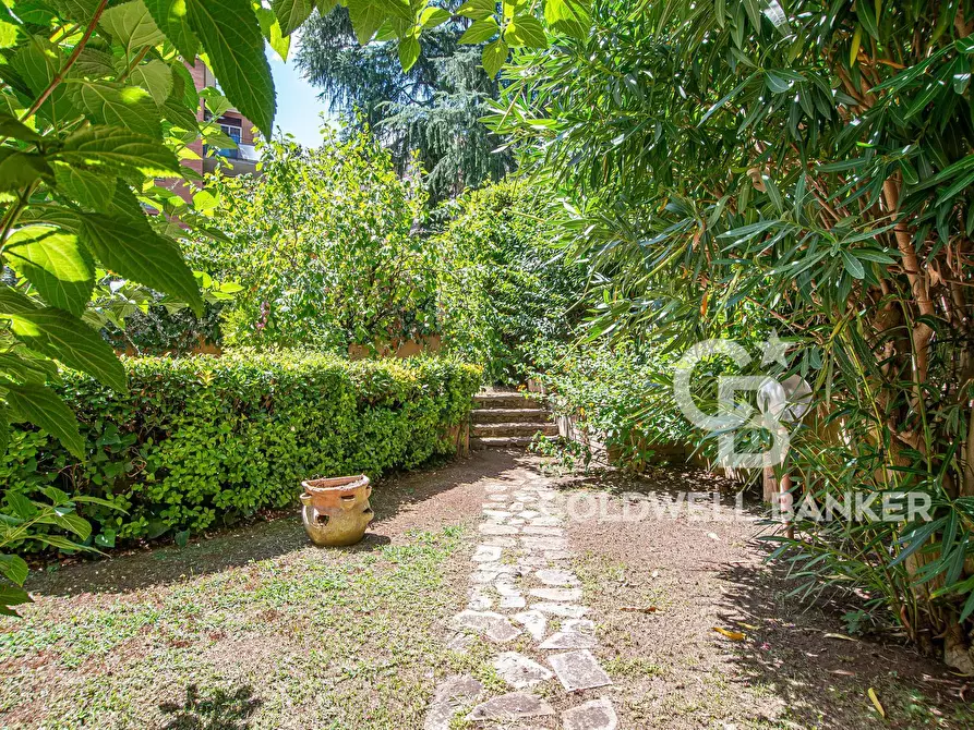 Immagine 42 di Appartamento in vendita  in Via Renato Fucini 200 a Roma