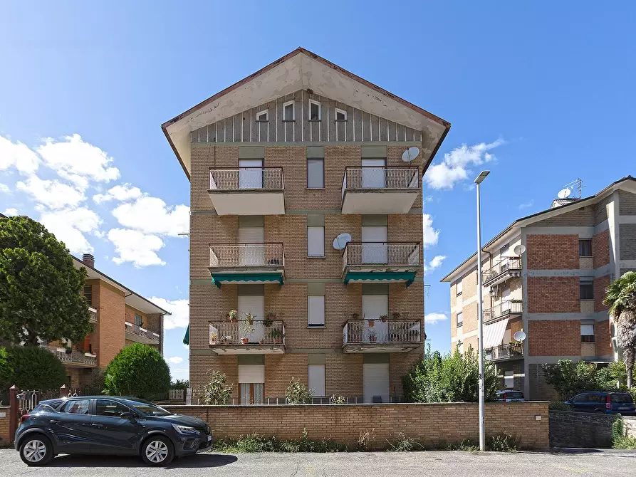 Immagine 1 di Appartamento in vendita  in Via Gianlorenzo Bernini a Viterbo
