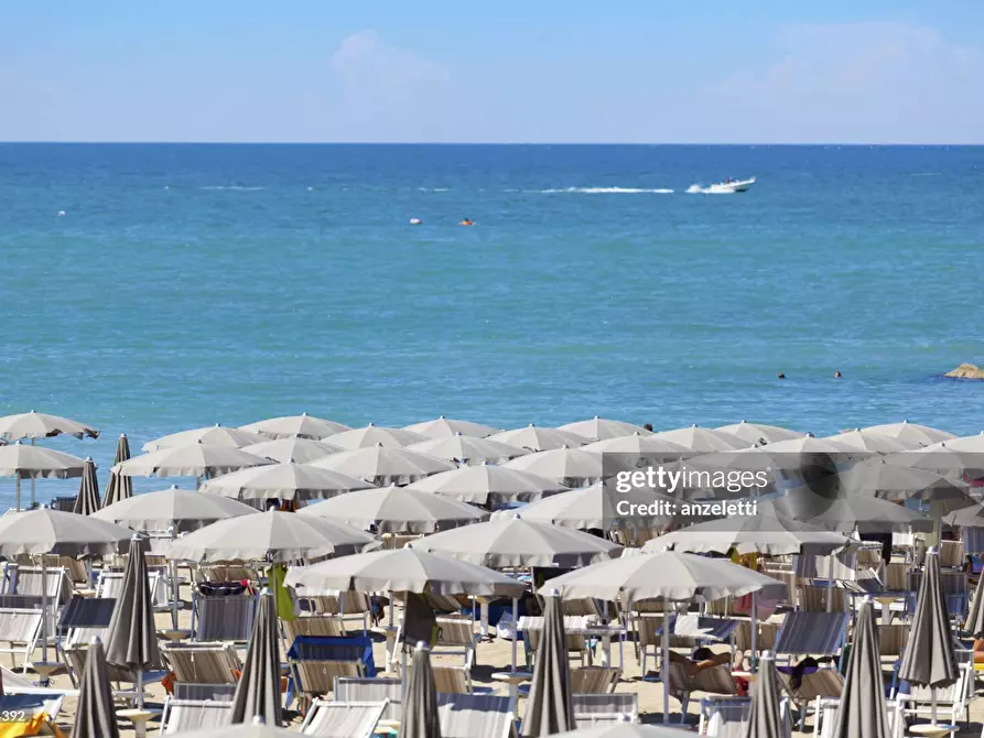 Immagine 9 di Appartamento in vendita  in via Bovio a Cattolica