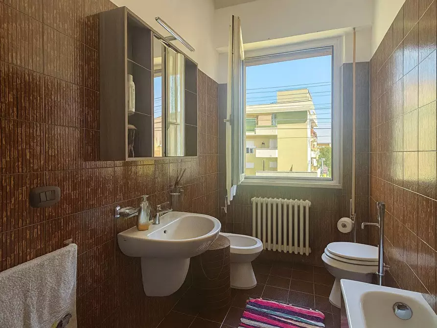 Immagine 12 di Appartamento in vendita  in via Donizetti a Cattolica