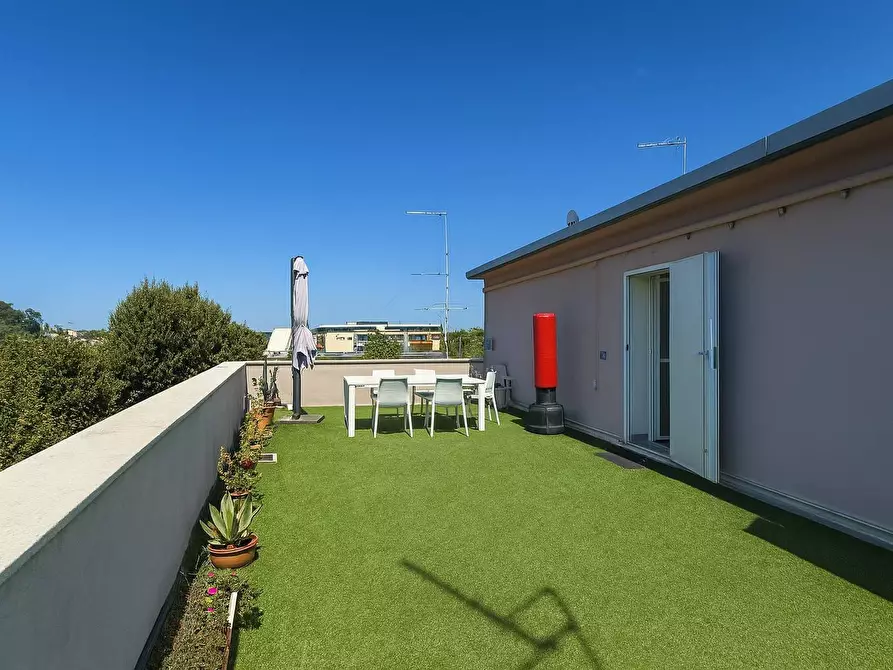 Immagine 14 di Appartamento in vendita  in via Donizetti a Cattolica