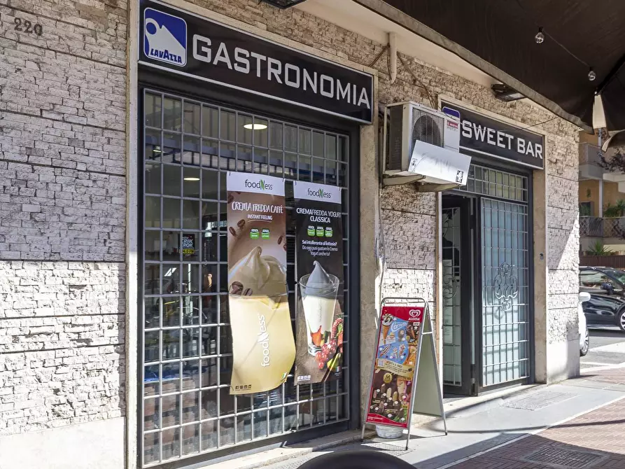 Immagine 4 di Attività commerciale in vendita  in VIALE APPIO CLAUDIO 216 a Roma