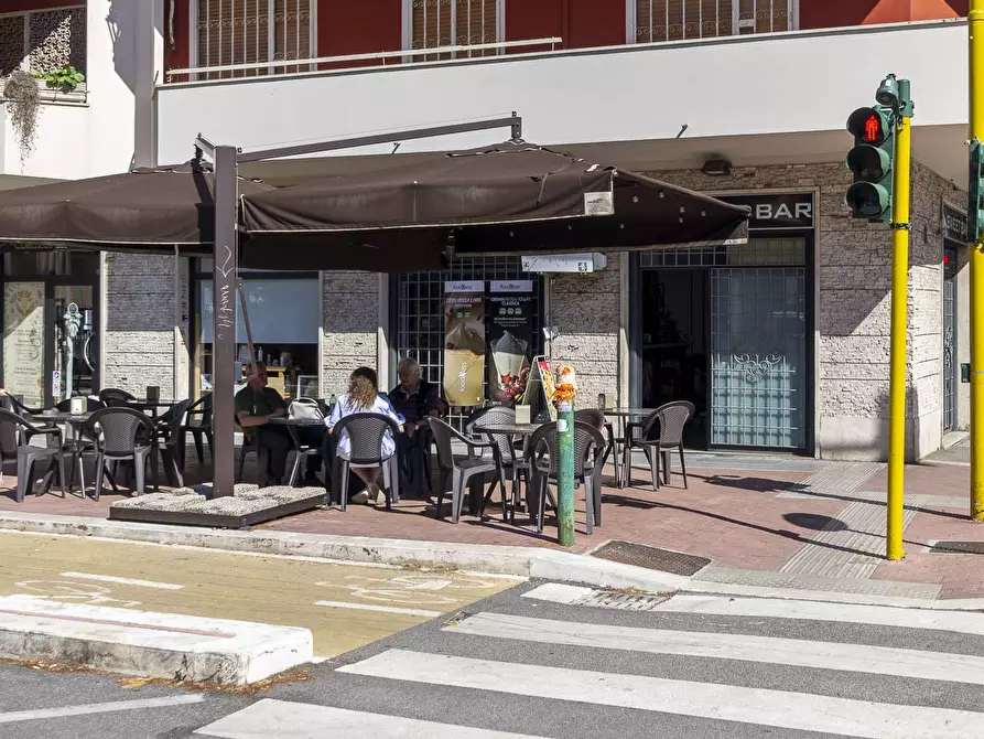 Immagine 2 di Attività commerciale in vendita  in VIALE APPIO CLAUDIO 216 a Roma