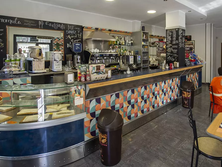 Immagine 6 di Attività commerciale in vendita  in VIALE APPIO CLAUDIO 216 a Roma