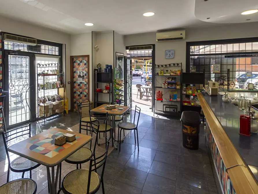 Immagine 7 di Attività commerciale in vendita  in VIALE APPIO CLAUDIO 216 a Roma