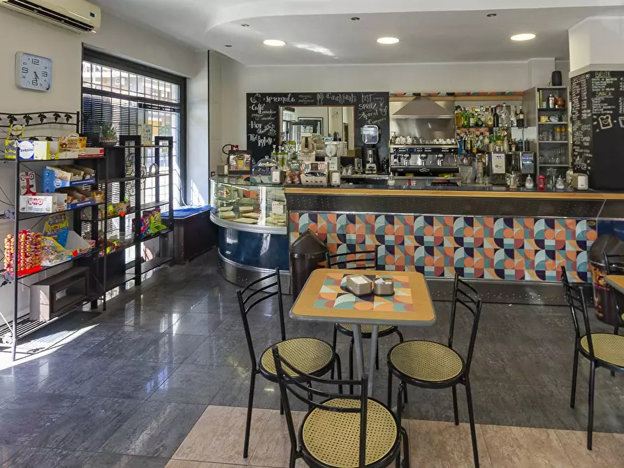 Immagine 10 di Attività commerciale in vendita  in VIALE APPIO CLAUDIO 216 a Roma
