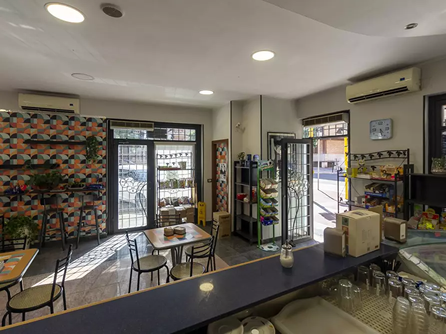 Immagine 11 di Attività commerciale in vendita  in VIALE APPIO CLAUDIO 216 a Roma