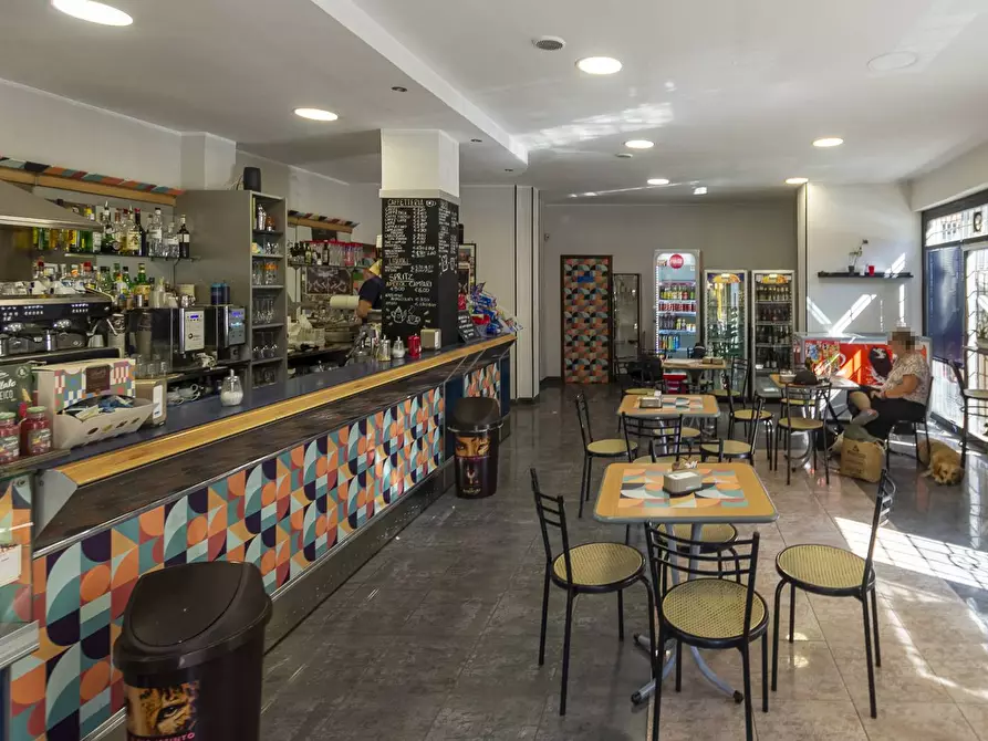 Immagine 12 di Attività commerciale in vendita  in VIALE APPIO CLAUDIO 216 a Roma