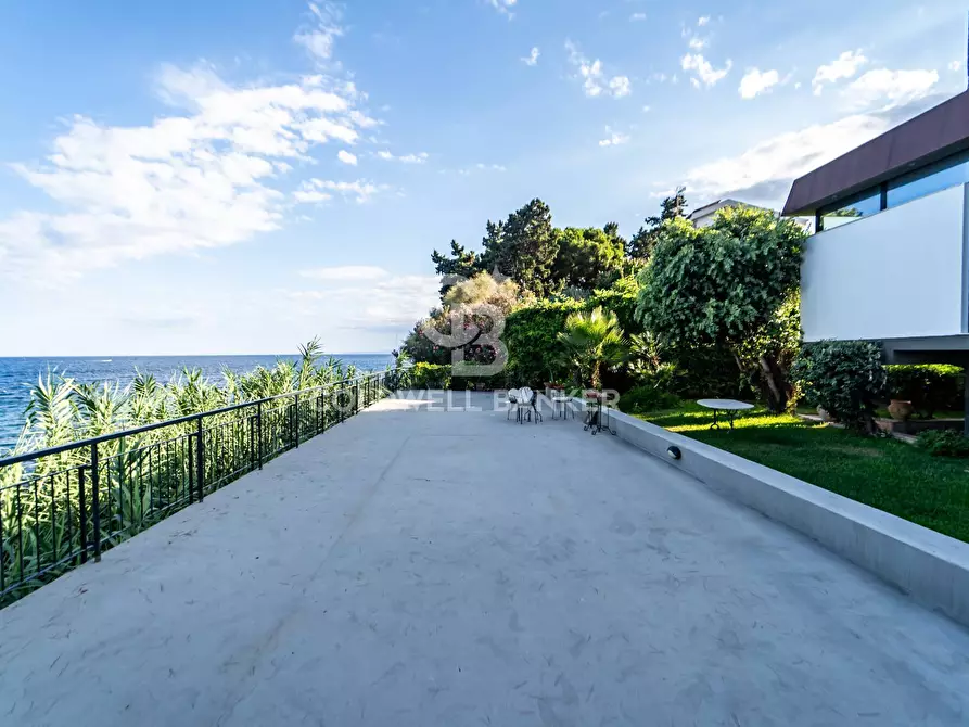 Immagine 16 di Villa in vendita  in Via Garritta 62 a Acireale