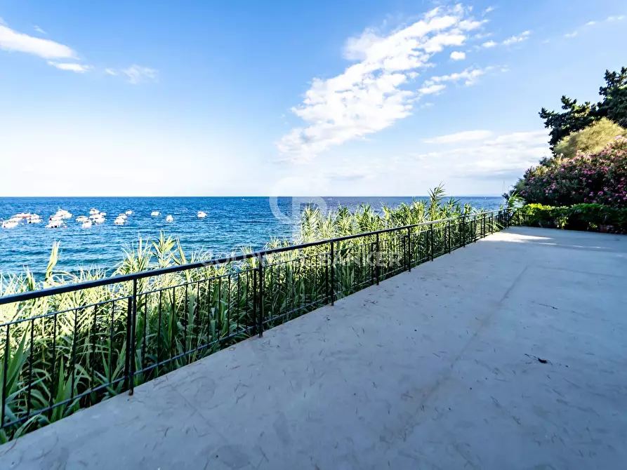 Immagine 17 di Villa in vendita  in Via Garritta 62 a Acireale