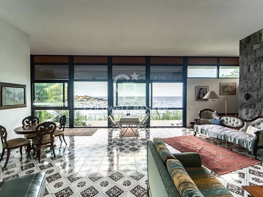 Immagine 36 di Villa in vendita  in Via Garritta 62 a Acireale