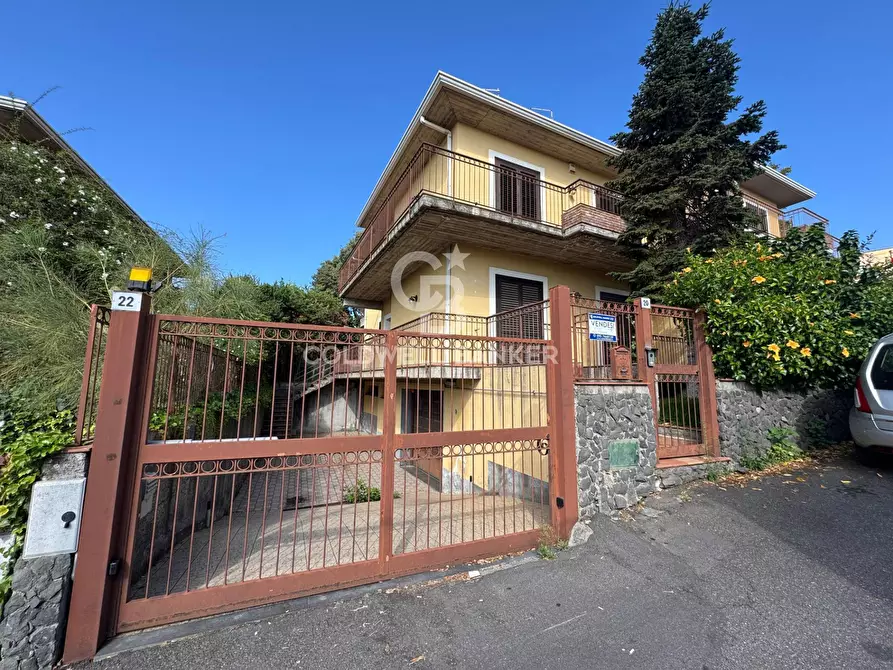 Immagine 1 di Villa in vendita  in Via Alcaloro Petrone 16/B - 16/C a Viagrande