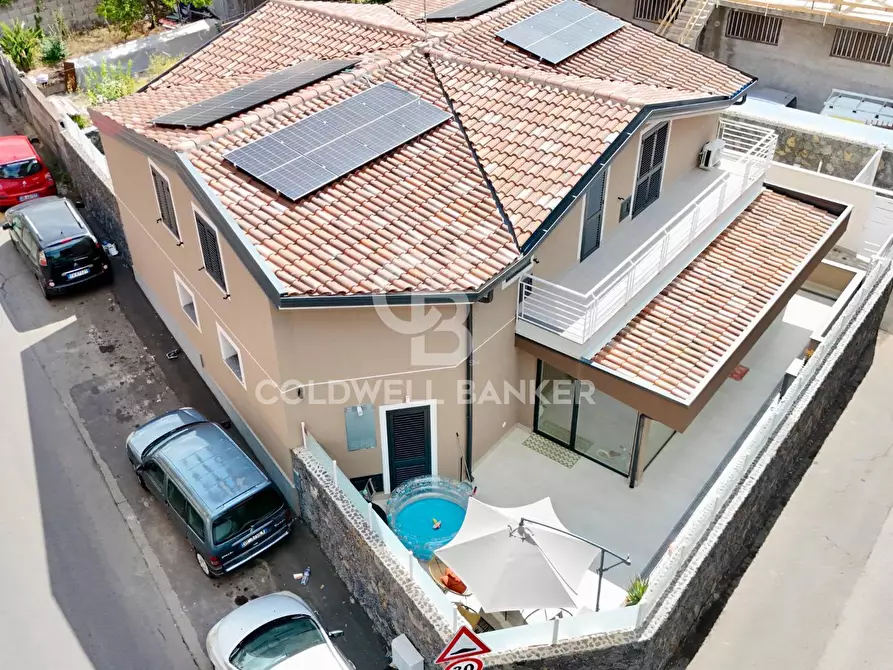 Immagine 5 di Villa in vendita  in Via Brindisi 18 a San Giovanni La Punta