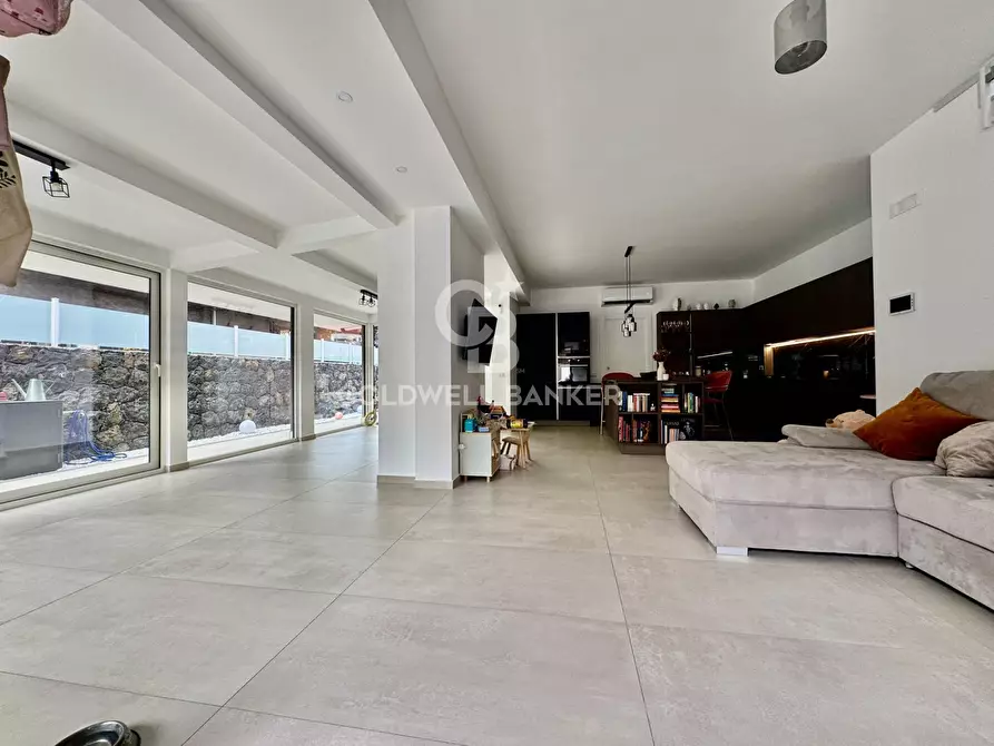 Immagine 10 di Villa in vendita  in Via Brindisi 18 a San Giovanni La Punta