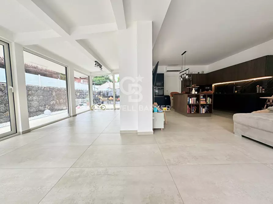 Immagine 13 di Villa in vendita  in Via Brindisi 18 a San Giovanni La Punta