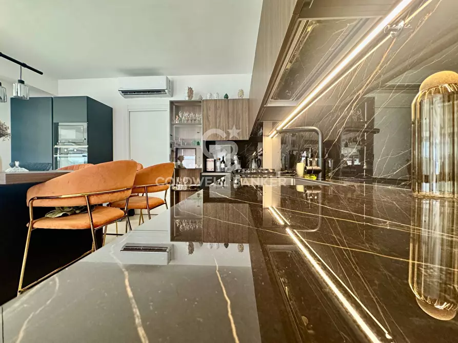 Immagine 14 di Villa in vendita  in Via Brindisi 18 a San Giovanni La Punta