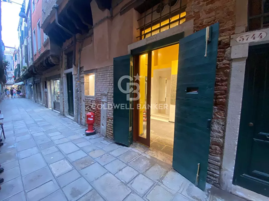 Immagine 10 di Negozio in vendita  in Calle Castello - Paradiso a Venezia