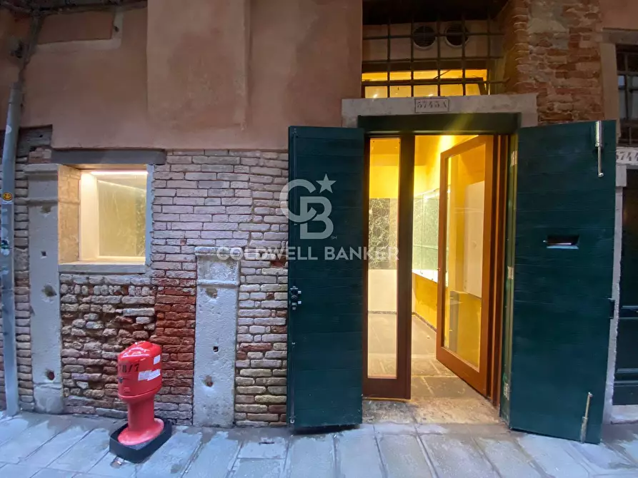 Immagine 11 di Negozio in vendita  in Calle Castello - Paradiso a Venezia