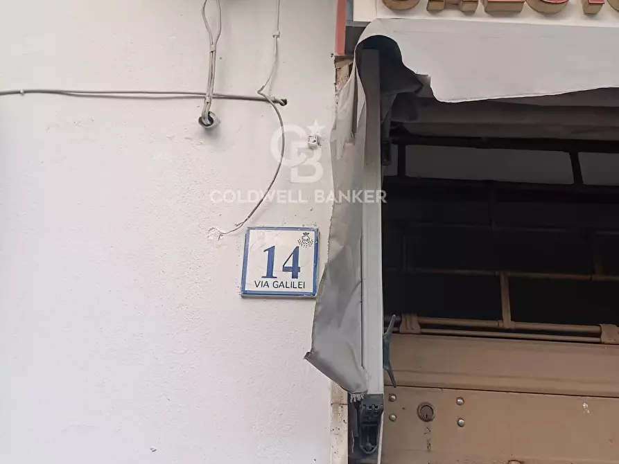 Immagine 3 di Locale commerciale in vendita  in Galileo Galilei 14 a Aci Catena