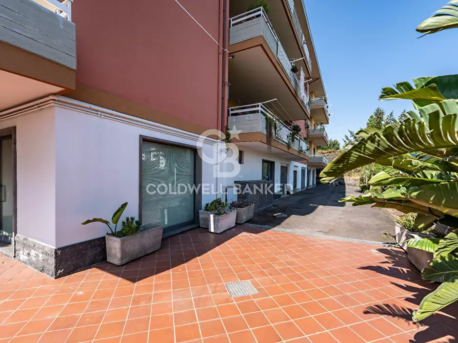 Immagine 1 di Locale commerciale in vendita  in Via Sutera 2 a Acireale