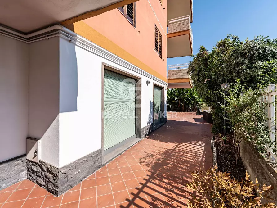 Immagine 5 di Locale commerciale in vendita  in Via Sutera 2 a Acireale