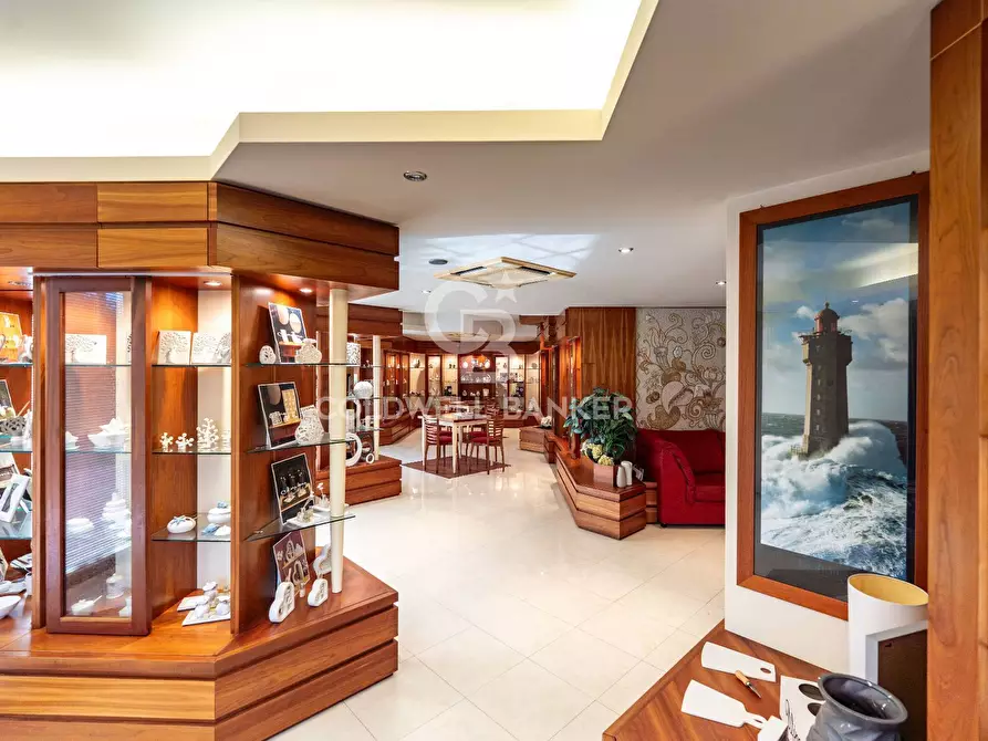 Immagine 8 di Locale commerciale in vendita  in Via Sutera 2 a Acireale