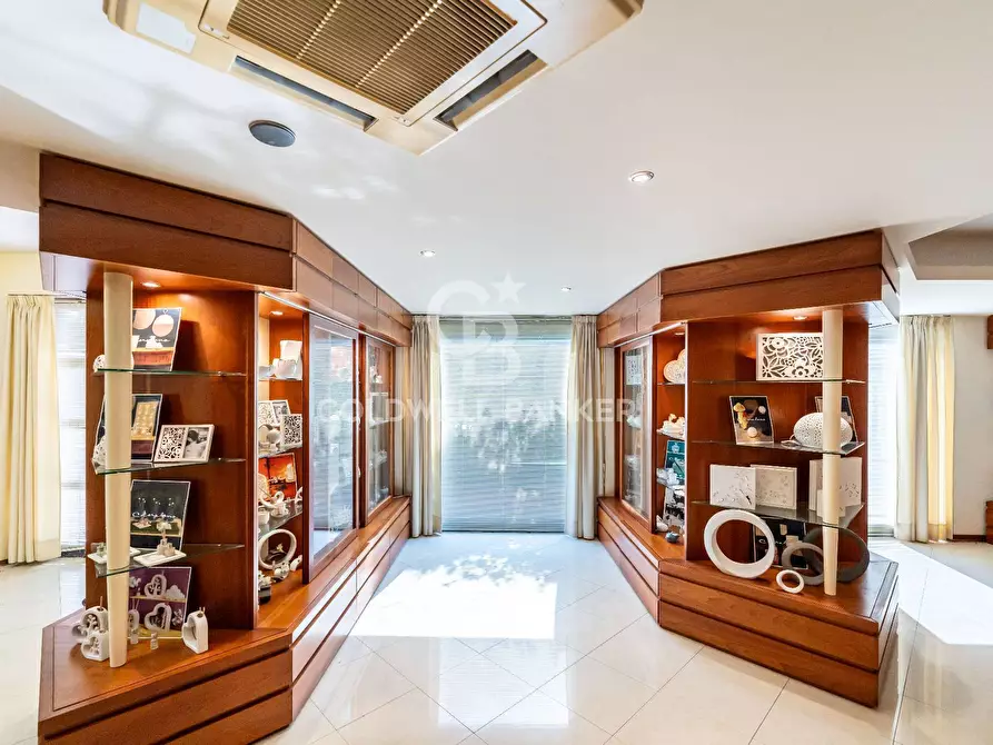 Immagine 12 di Locale commerciale in vendita  in Via Sutera 2 a Acireale