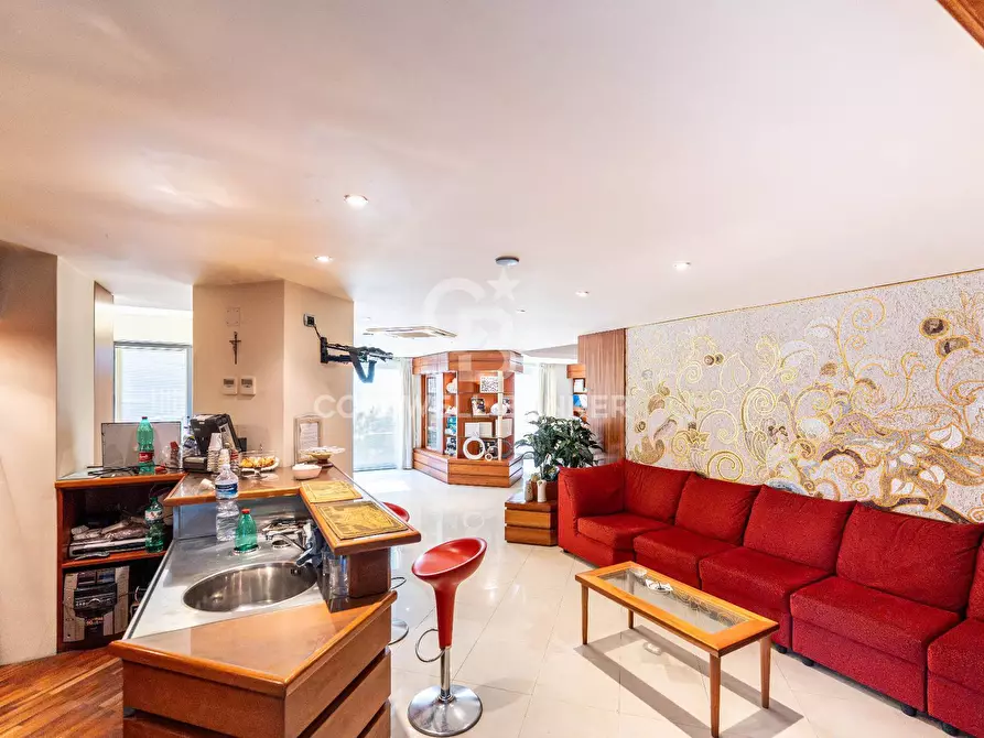 Immagine 18 di Locale commerciale in vendita  in Via Sutera 2 a Acireale