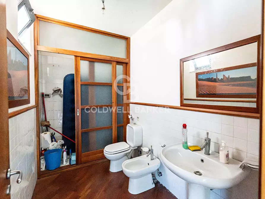 Immagine 21 di Locale commerciale in vendita  in Via Sutera 2 a Acireale