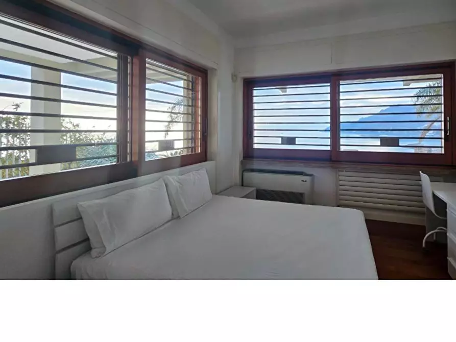 Immagine 18 di Casa semindipendente in affitto  in Viale Delle Ginestre 25 a Salerno