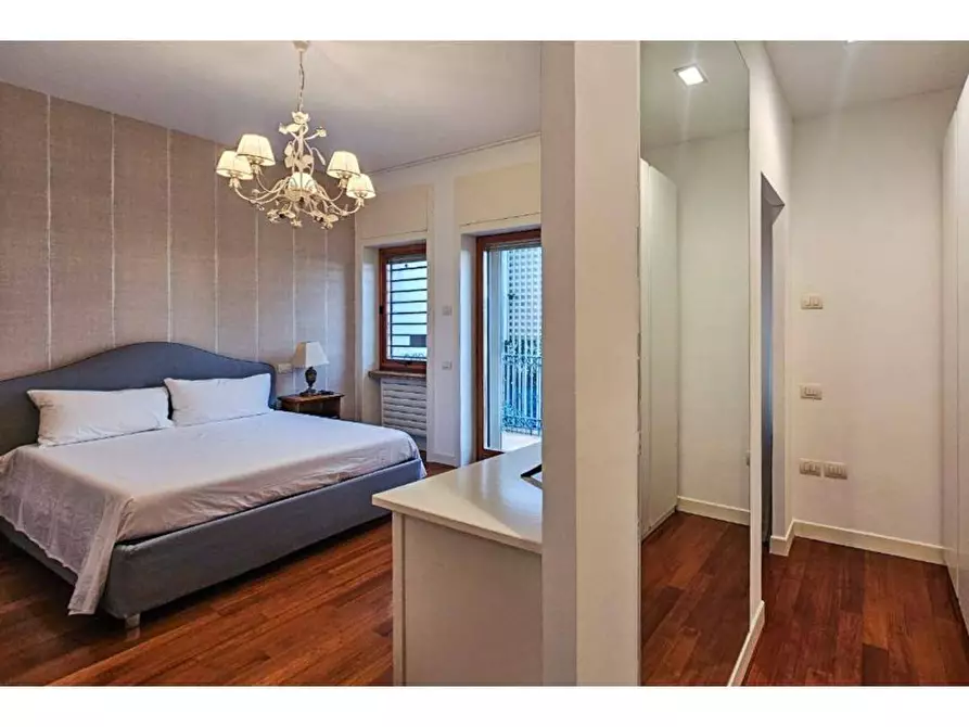 Immagine 15 di Casa semindipendente in affitto  in Viale Delle Ginestre 25 a Salerno