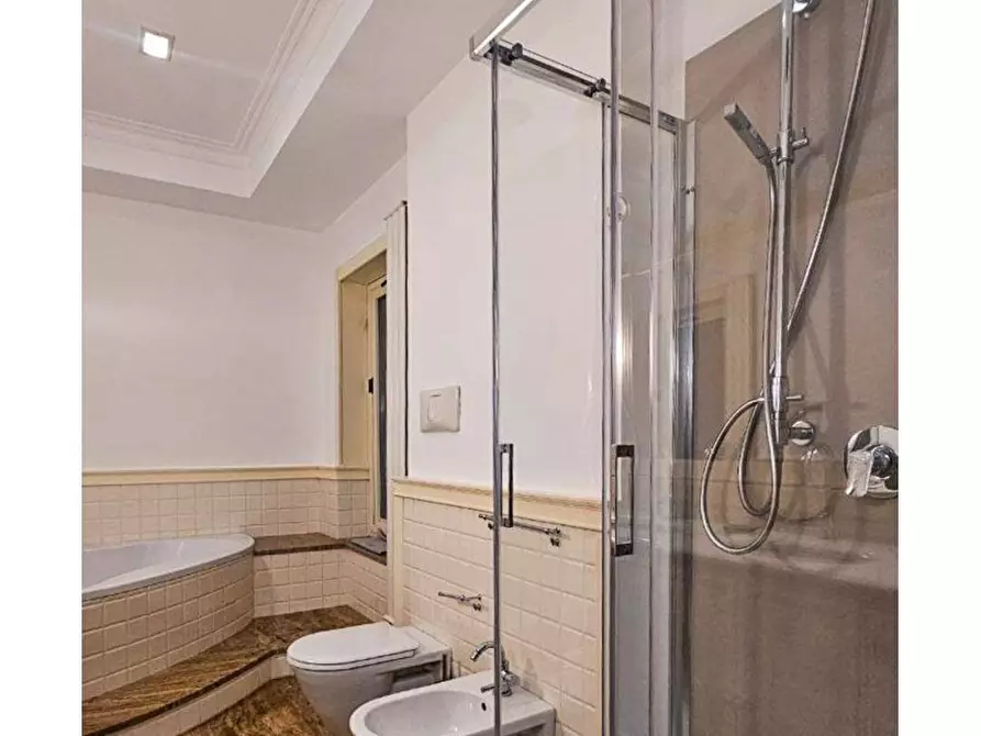 Immagine 17 di Casa semindipendente in affitto  in Viale Delle Ginestre 25 a Salerno