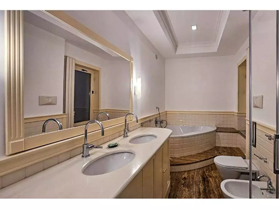 Immagine 16 di Casa semindipendente in affitto  in Viale Delle Ginestre 25 a Salerno