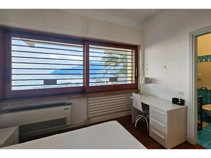 Immagine 20 di Casa semindipendente in affitto  in Viale Delle Ginestre 25 a Salerno