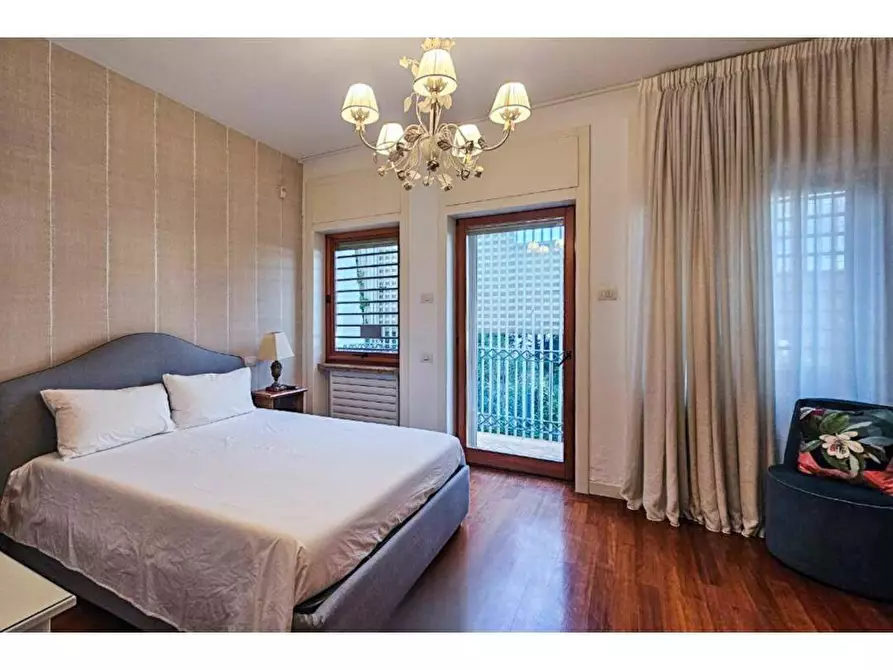 Immagine 13 di Casa semindipendente in affitto  in Viale Delle Ginestre 25 a Salerno