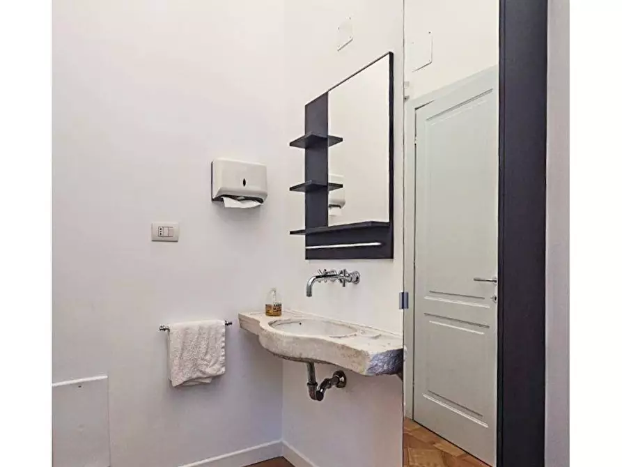 Immagine 11 di Casa semindipendente in affitto  in Viale Delle Ginestre 25 a Salerno