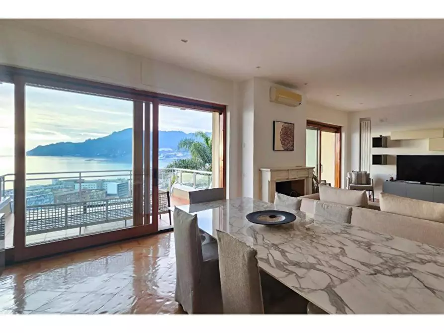 Immagine 1 di Casa semindipendente in affitto  in Viale Delle Ginestre 25 a Salerno