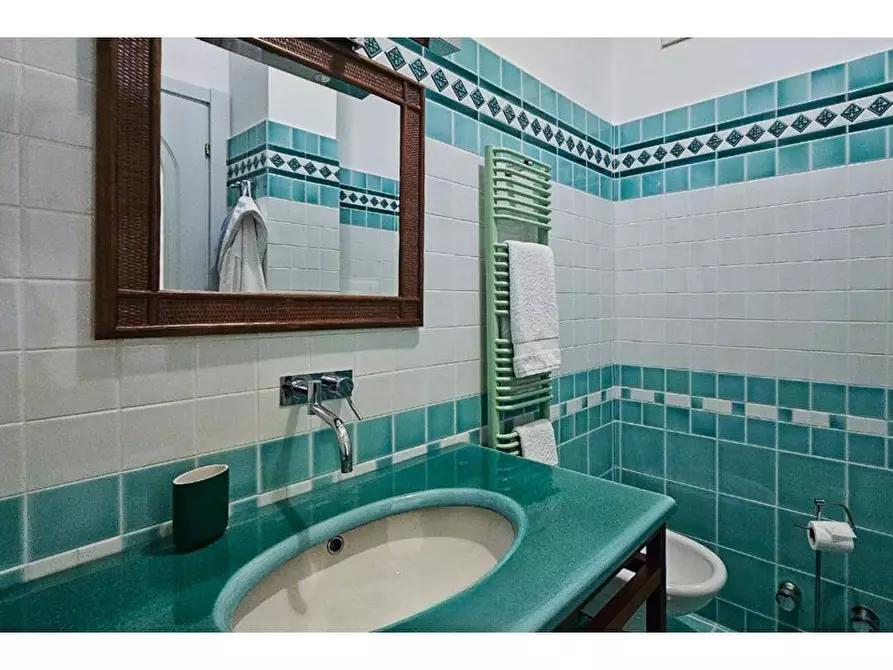 Immagine 19 di Casa semindipendente in affitto  in Viale Delle Ginestre 25 a Salerno