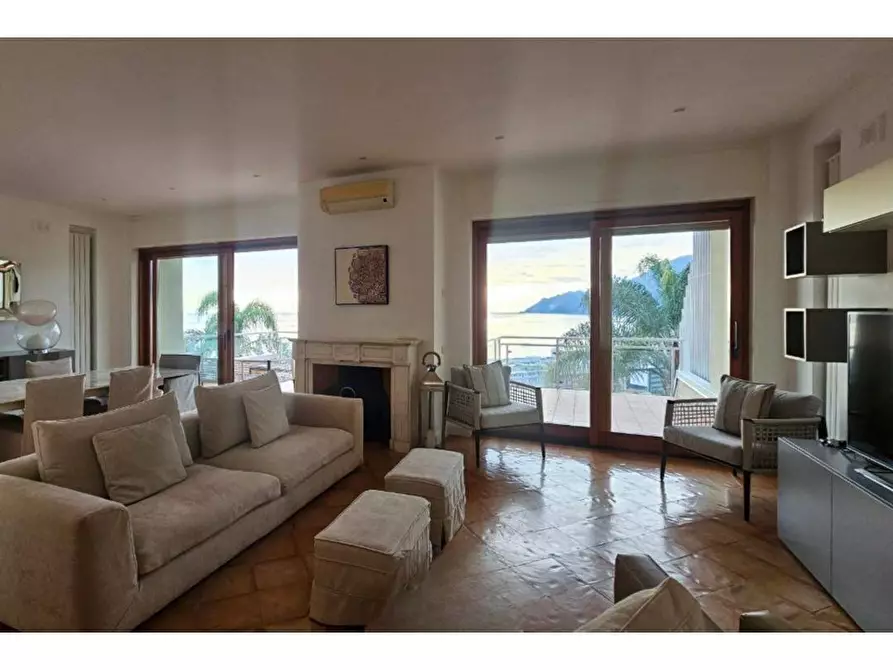 Immagine 6 di Casa semindipendente in affitto  in Viale Delle Ginestre 25 a Salerno