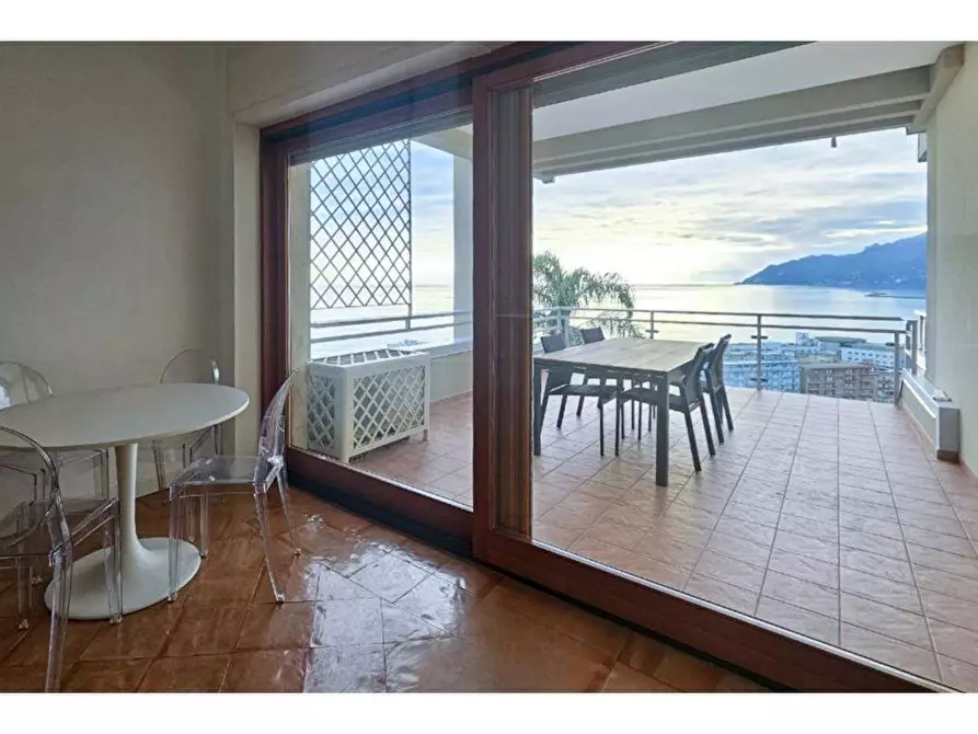 Immagine 9 di Casa semindipendente in affitto  in Viale Delle Ginestre 25 a Salerno