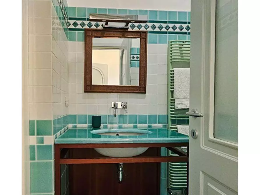 Immagine 21 di Casa semindipendente in affitto  in Viale Delle Ginestre 25 a Salerno