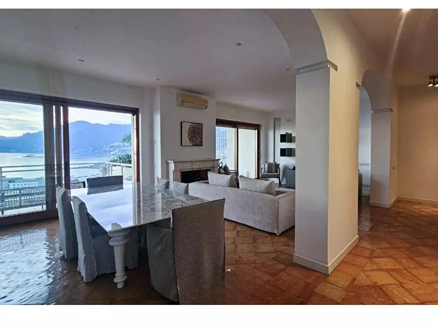 Immagine 5 di Casa semindipendente in affitto  in Viale Delle Ginestre 25 a Salerno