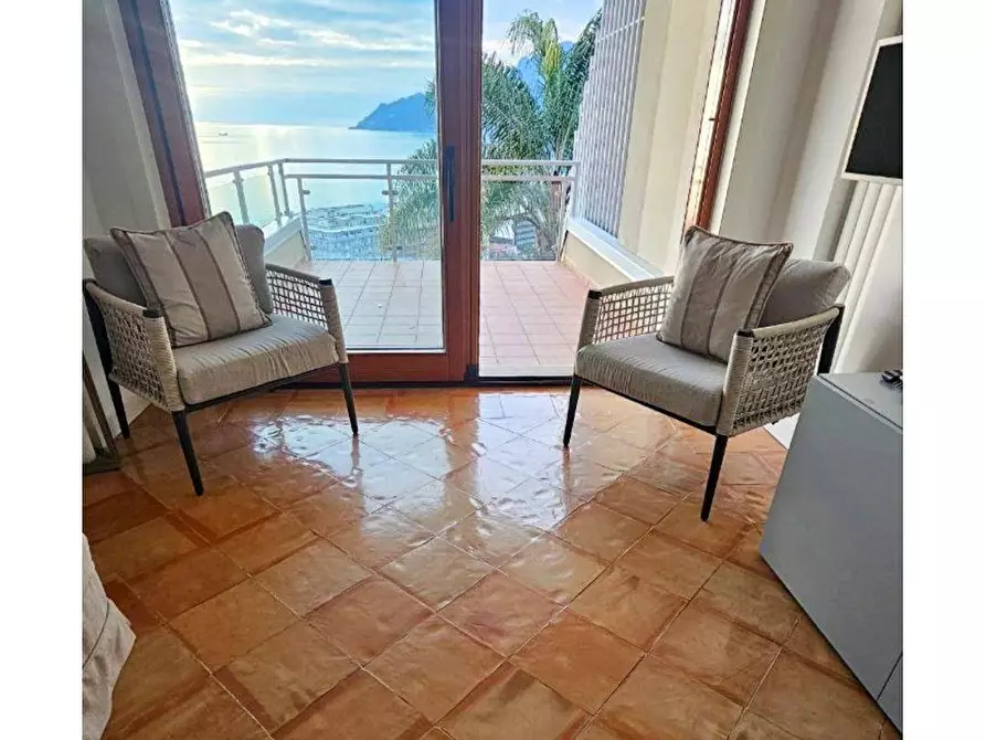 Immagine 12 di Casa semindipendente in affitto  in Viale Delle Ginestre 25 a Salerno