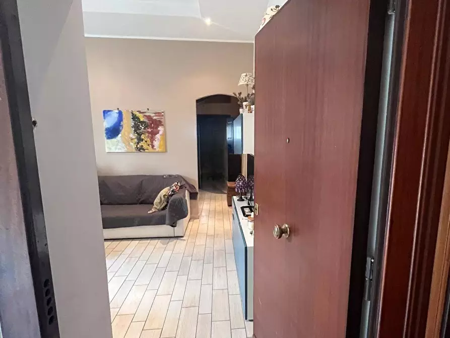 Immagine 1 di Appartamento in vendita  in Via Zara a Napoli